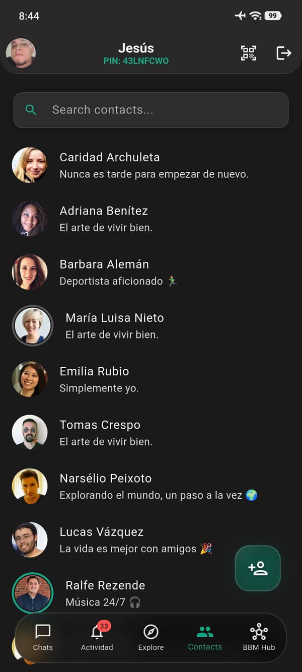 Feed de exploración global de fotos y videos en Pin Messenger